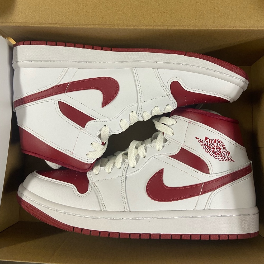 NIKE Air Jordan 1 Mid
